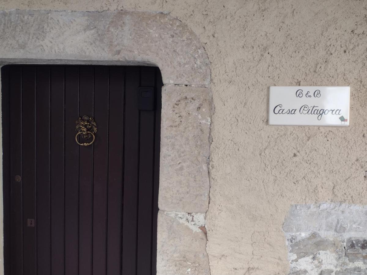 Casa Pitagora Villa Pesche Екстериор снимка